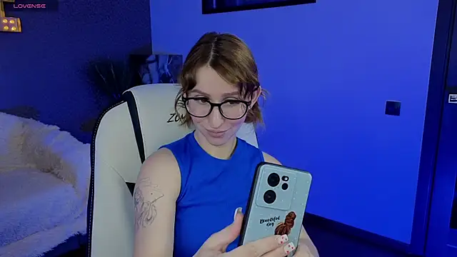 Snapshot of AliceBYKiss chatting on 03.14.25 AliceBYKiss online show from 03.14.25