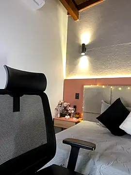 Snapshot of AniiRose chatting on 10.03.25 AniiRose online show from 10.03.25