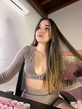 Snapshot of AniiRose chatting on 10.13.25 AniiRose online show from 10.13.25