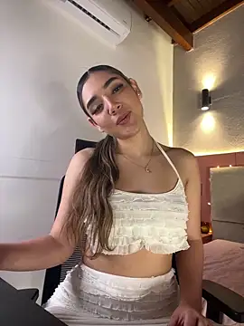 Snapshot of AniiRose chatting on 10.14.25 AniiRose online show from 10.14.25