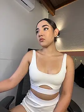 Snapshot of AniiRose chatting on 11.15.25 AniiRose online show from 11.15.25