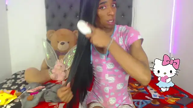 Snapshot of lucianadolll chatting on 10.19.25 lucianadolll online show from 10.19.25