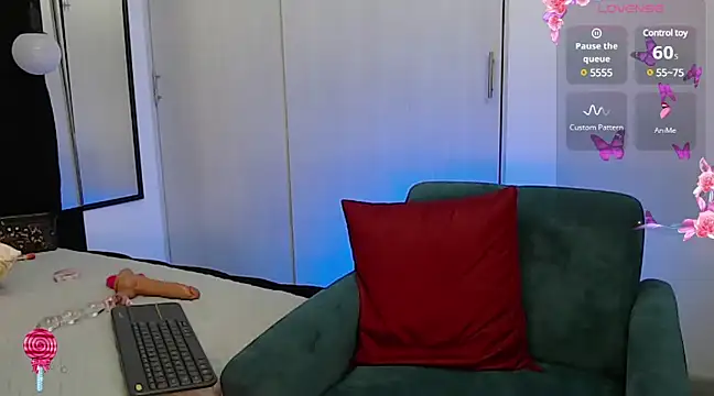 Snapshot of cutehanna1 chatting on 02.05.25 cutehanna1 online show from 02.05.25