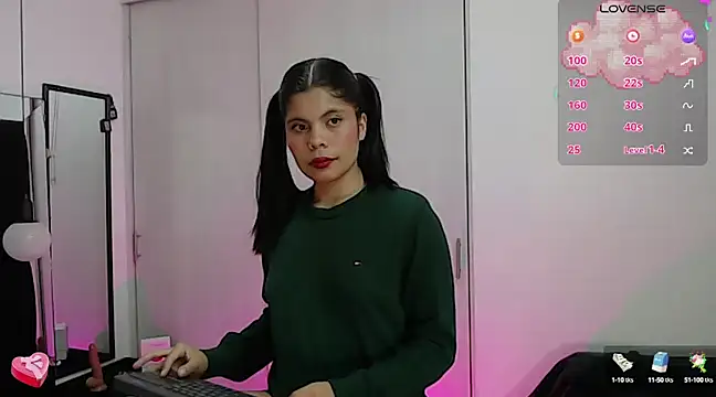 Snapshot of cutehanna1 chatting on 02.13.25 cutehanna1 online show from 02.13.25