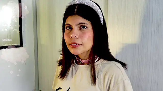 Snapshot of cutehanna1 chatting on 10.17.25 cutehanna1 online show from 10.17.25