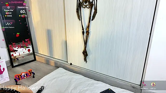 Snapshot of cutehanna1 chatting on 10.29.25 cutehanna1 online show from 10.29.25