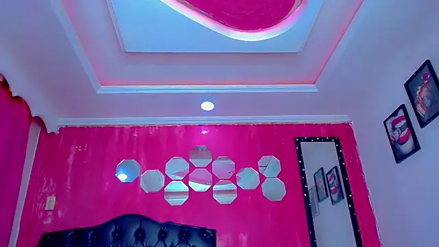 TiffanyMackensyy online show from 12.22.25