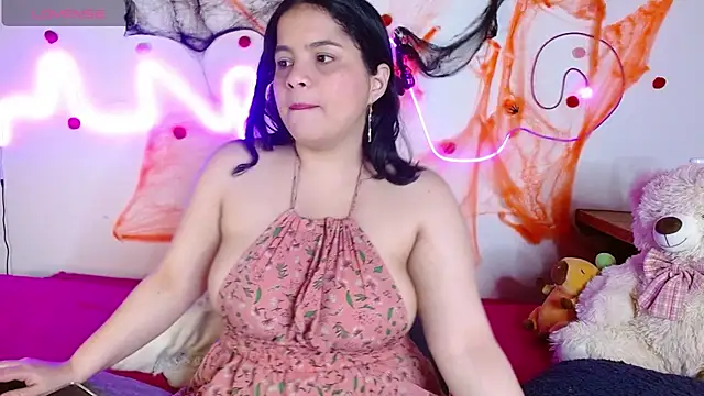 Snapshot of sophia_cute1_1 chatting on 10.30.25 sophia cute1 1 online show from 10.30.25