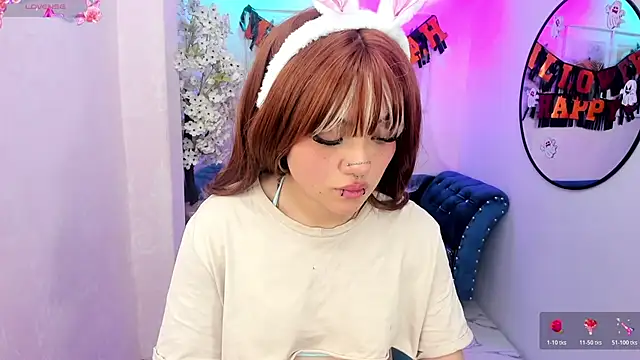 Snapshot of Theia_moon chatting on 10.30.25 Theia moon online show from 10.30.25