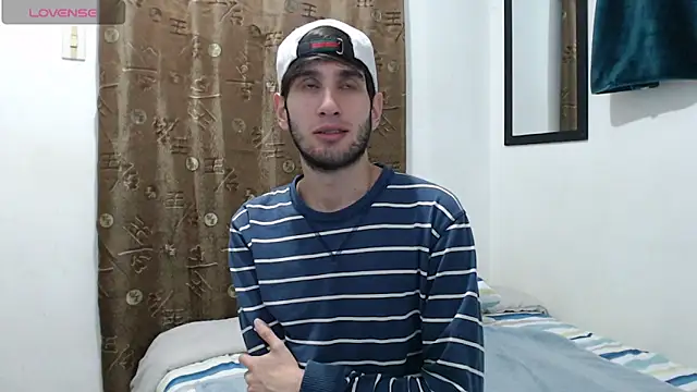 Snapshot of Thhiago_tay chatting on 09.29.25 Thhiago tay online show from 09.29.25