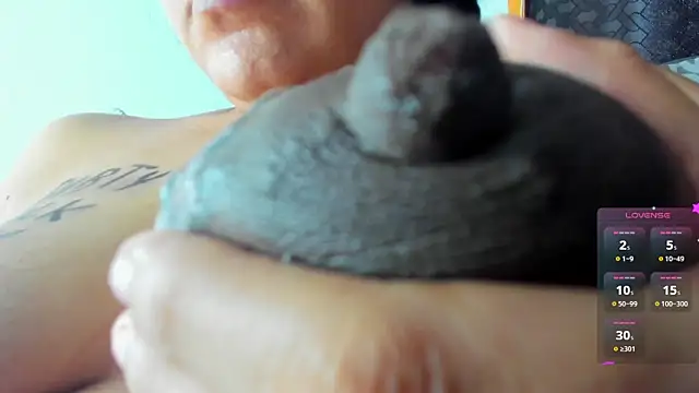 Snapshot of Venus_Blackk chatting on 03.14.25 Venus Blackk online show from 03.14.25