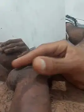 Snapshot of Leleko1997 chatting on 10.21.25 Leleko1997 online show from 10.21.25