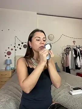 MiraMiss online show from 12.25.24