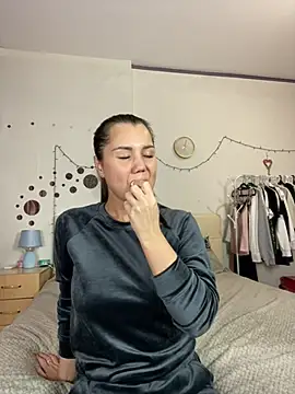 MiraMiss online show from 12.26.24