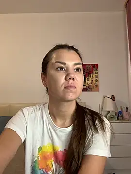 Snapshot of MiraMiss chatting on 09.28.25 MiraMiss online show from 09.28.25