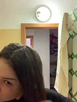 Snapshot of MiraMiss chatting on 10.12.25 MiraMiss online show from 10.12.25