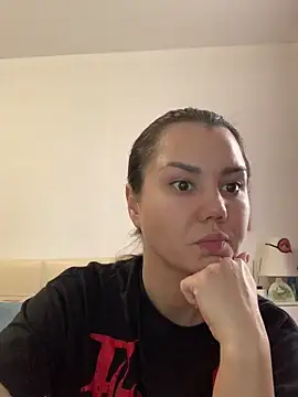 Snapshot of MiraMiss chatting on 10.17.25 MiraMiss online show from 10.17.25