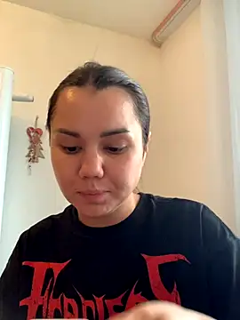 Snapshot of MiraMiss chatting on 10.19.25 MiraMiss online show from 10.19.25