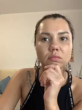 Snapshot of MiraMiss chatting on 11.01.25 MiraMiss online show from 11.01.25