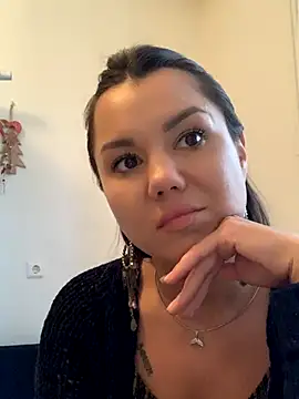 Snapshot of MiraMiss chatting on 11.06.25 MiraMiss online show from 11.06.25