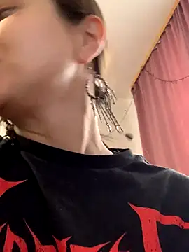 Snapshot of MiraMiss chatting on 11.10.25 MiraMiss online show from 11.10.25