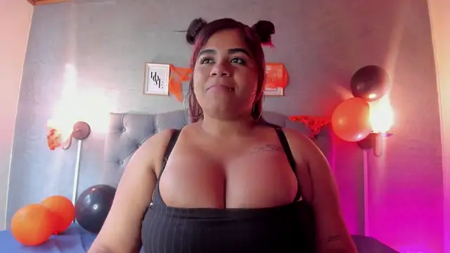 Snapshot of MeridaLane chatting on 10.04.25 MeridaLane online show from 10.04.25