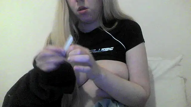 Snapshot of bunnyamy chatting on 01.11.25 bunnyamy online show from 01.11.25