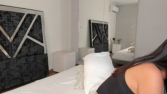 Snapshot of Jonness_Isa_ chatting on 11.08.25 Jonness Isa online show from 11.08.25