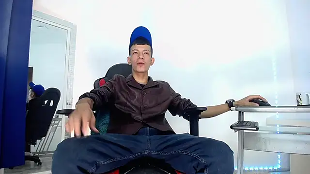 Snapshot of Favel_Gomez7 chatting on 12.20.24 Favel Gomez7 online show from 12.20.24