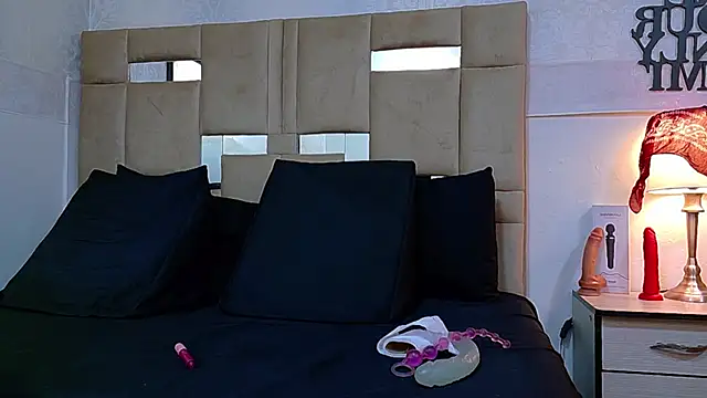 Queenjenn   online show from 03.29.26