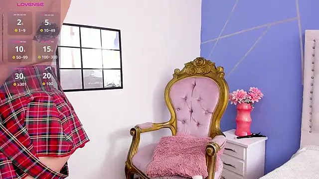 Snapshot of DannaMishellx_ chatting on 10.31.25 DannaMishellx online show from 10.31.25