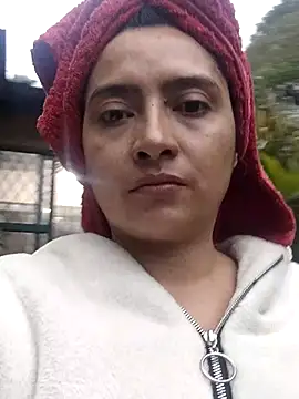 Snapshot of SarayMoorex_ chatting on 10.26.25 SarayMoorex online show from 10.26.25