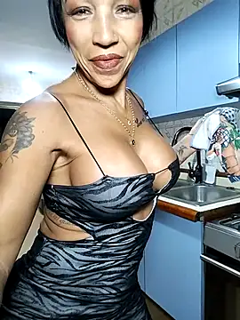 Snapshot of Alison_fitness chatting on 09.27.25 Alison fitness online show from 09.27.25