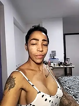 Snapshot of Alison_fitness chatting on 10.28.25 Alison fitness online show from 10.28.25