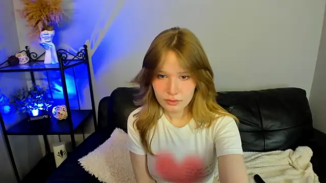 Snapshot of EvaStevs chatting on 12.14.24 EvaStevs online show from 12.14.24