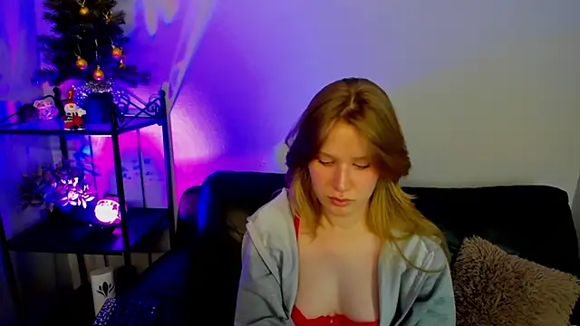 Snapshot of EvaStevs chatting on 12.20.24 EvaStevs online show from 12.20.24