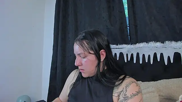 Snapshot of jenifer__power10 chatting on 11.19.25 jenifer power10 online show from 11.19.25