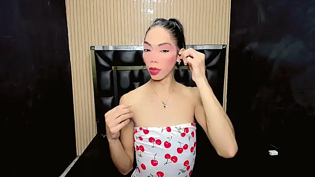 Snapshot of Luna_and_valery chatting on 04.17.26 Luna and valery online show from 04.17.26