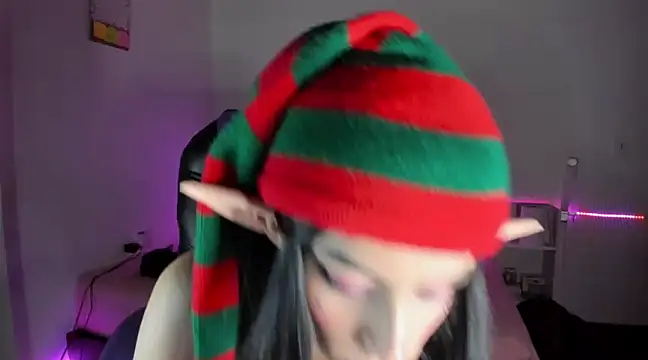 Snapshot of aiko_mori chatting on 12.17.24 aiko mori online show from 12.17.24