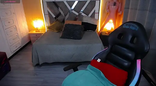 Kate Laurence  online show from 02.06.25