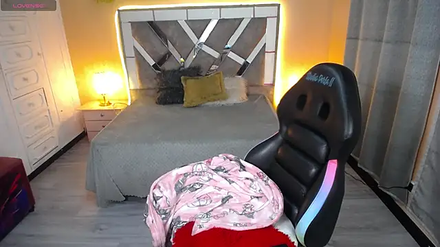 Kate Laurence  online show from 02.08.25