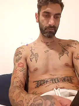 Snapshot of Italian69am chatting on 09.27.25 Italian69am online show from 09.27.25