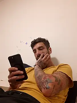 Snapshot of Italian69am chatting on 09.28.25 Italian69am online show from 09.28.25