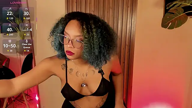 Snapshot of ened_nessa chatting on 09.26.25 ened nessa online show from 09.26.25