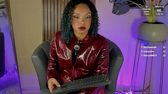 Snapshot of ened_nessa chatting on 10.09.25 ened nessa online show from 10.09.25