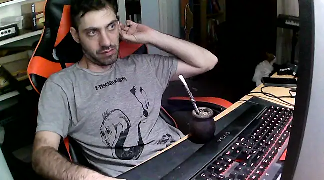 Snapshot of johnwood88 chatting on 02.28.25 johnwood88 online show from 02.28.25