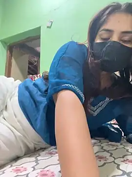 Black Glow online show from 02.13.25