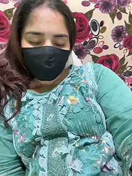 Black Glow online show from 03.11.25