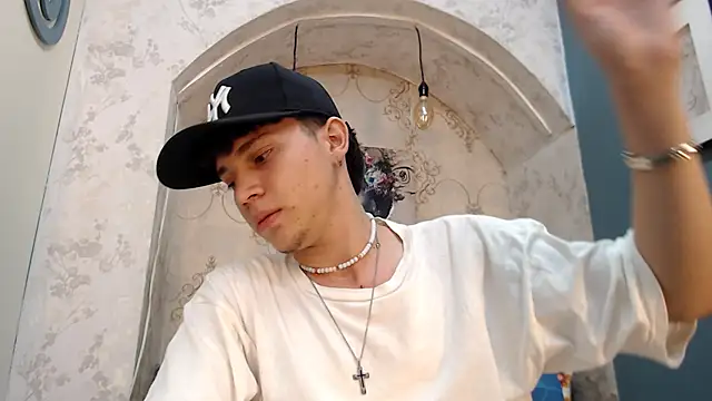 Jonathan Moreau online show from 12.10.24