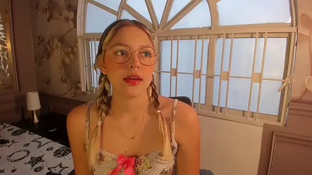 Cami hunter  online show from 12.10.24